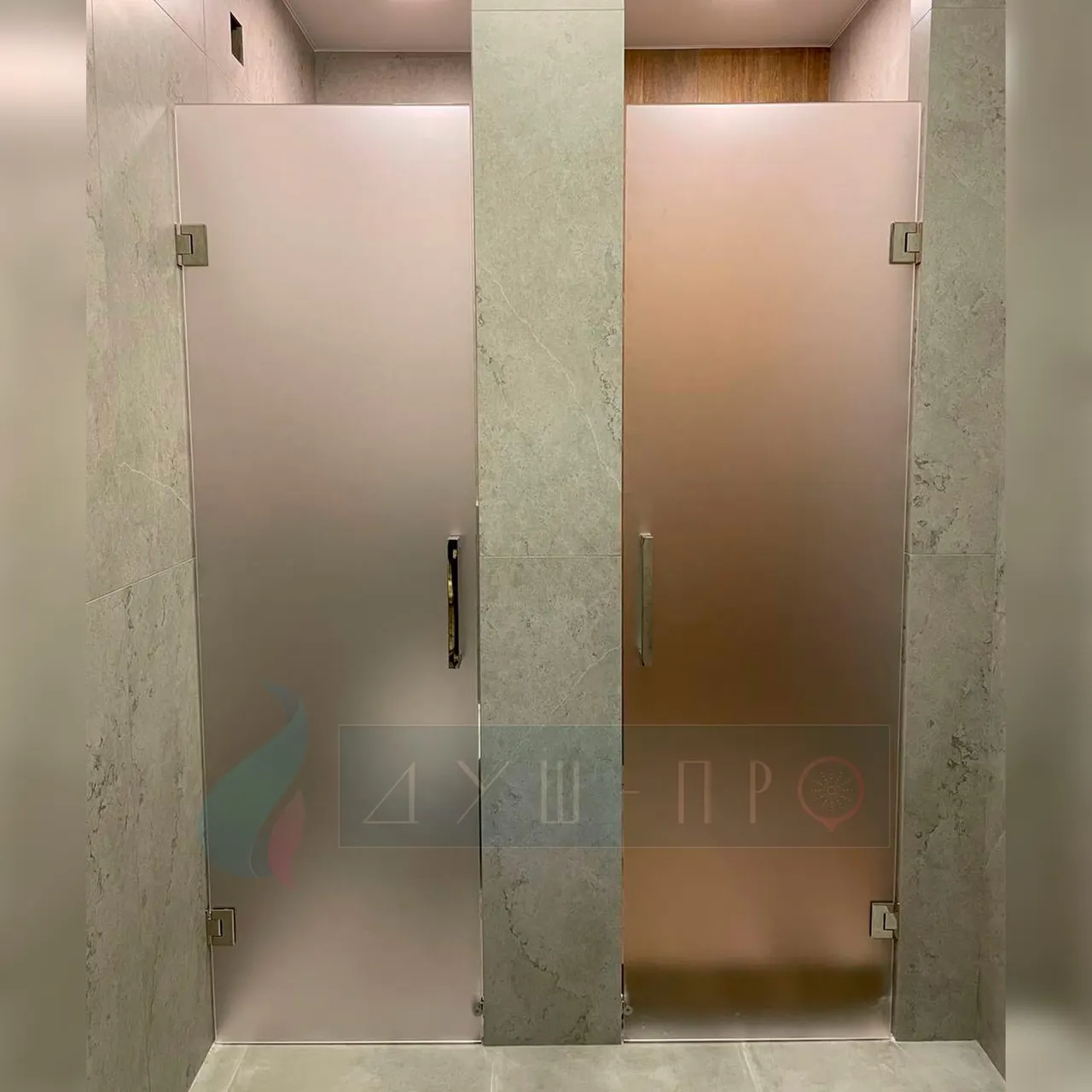 Ապակե ցնցուղի դուռ և անկյունային խցիկ