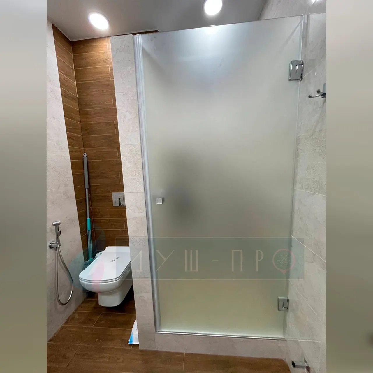 Խտացուցիչի փոխարինում ցնցուղի դռան վրա
