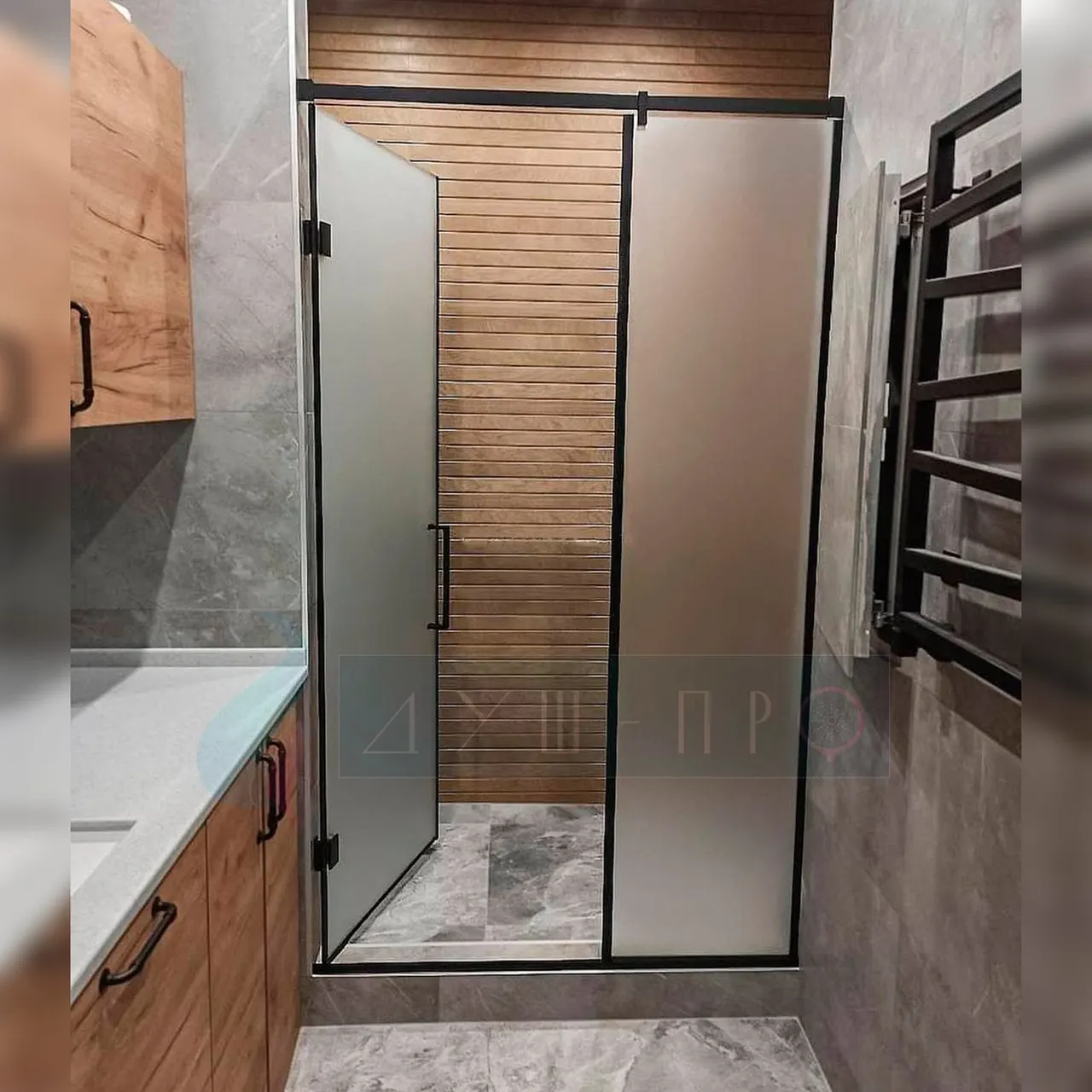 Ապակե ցնցուղի պատի տեղադրում